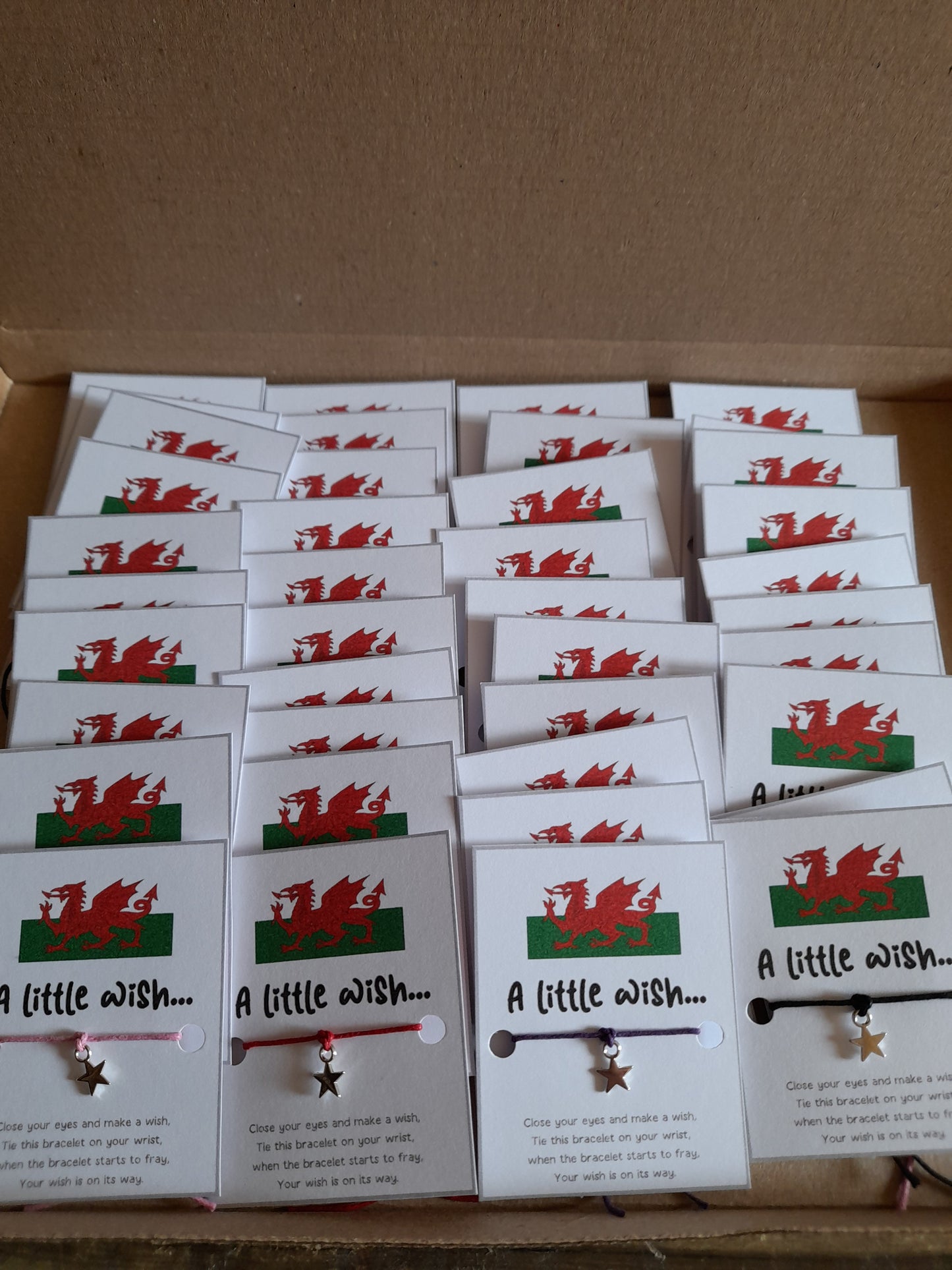 10 x Welsh Flag Mini Wish Bracelets (WB530)